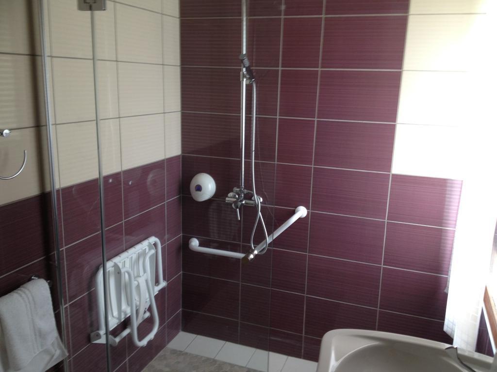 Hotel The Originals Romans-Sur-Isere Le Clos Des Tanneurs Ngoại thất bức ảnh