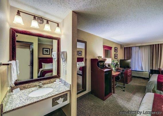 Hotel The Originals Romans-Sur-Isere Le Clos Des Tanneurs Ngoại thất bức ảnh